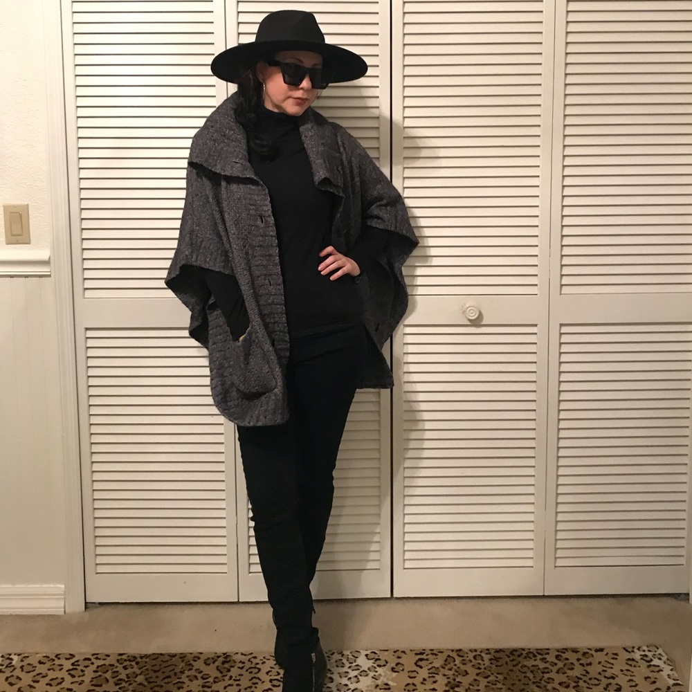Aeri cape button up poncho